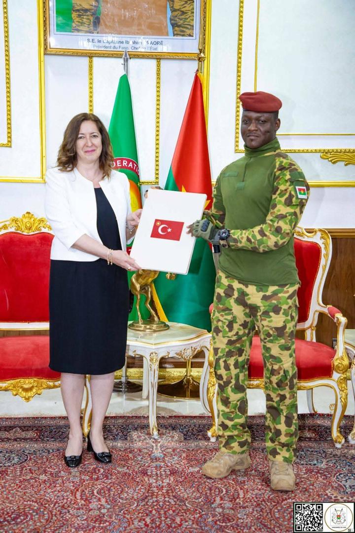 Huit nouveaux ambassadeurs